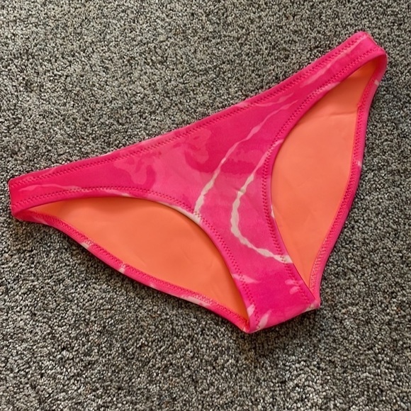 ⭐️ 3 for 20! Triangl pink tie dye bottoms small - Picture 3 of 5